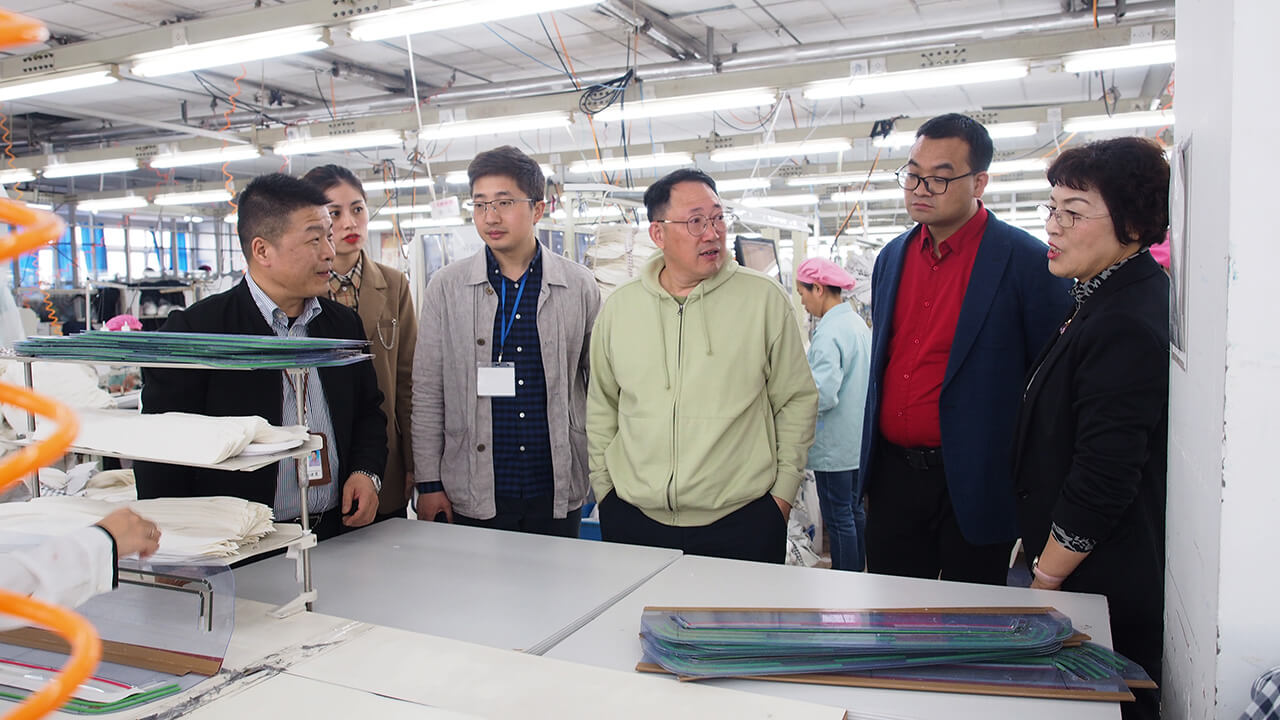 科技与匠心共舞 单仁博士深度见学刘潭服饰研发新时代