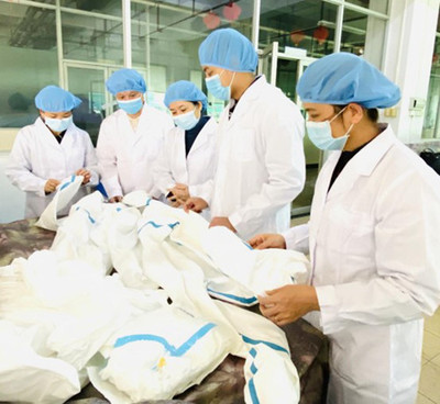 跨界战疫 从高定T台到防护一线，服饰研发的紧急转身