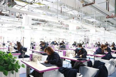 甘肃瑞怡乐服饰与白银敬怡轩商贸投产揭牌 引领西部服饰研发新篇章